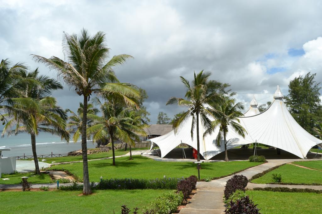 Golden Tulip Dar Es Salaam Hotell Exteriör bild
